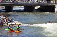 参加崇善漂流节
