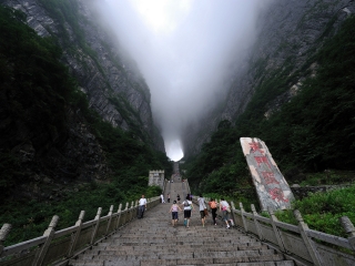 張家界游特價(jià)團(tuán)_張家界2人旅游需要多少錢(qián)_8月張家界旅游
