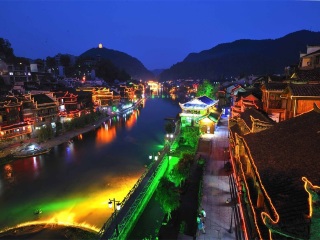 張家界游特價(jià)團(tuán)_張家界2人旅游需要多少錢(qián)_8月張家界旅游