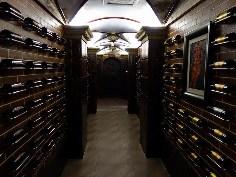 "虎楼"地下室主要用于藏酒