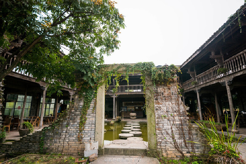 锦林佛手文化园位于金华市金东区赤松镇,离金华东高速路口仅1公里,是