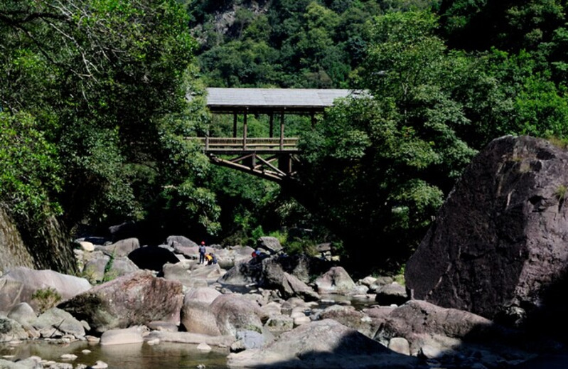 乐峰赤壁生态景区