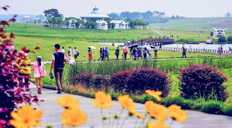 木兰草原—华中唯一的aaaaa级蒙古风情景区,位于武汉黄陂王家河镇街