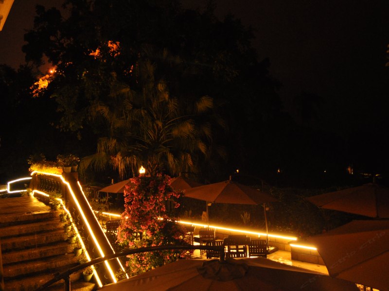 hotelPic