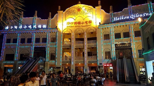 表面看来,骑楼美食街很让人动心,但其实是让外地人动心,真正海南海口