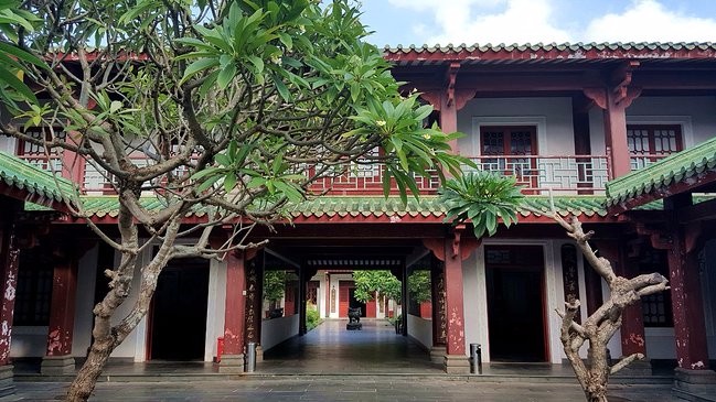 琼台书院,位于府城镇文庄路,即中山路8号.