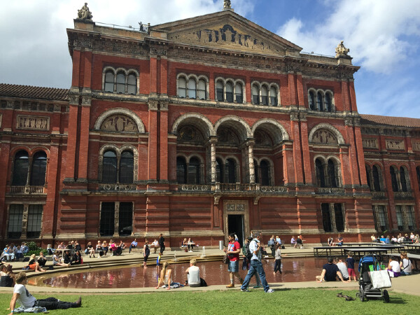 二月去英国旅游必备物品以及注意事项_二月去