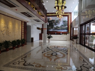 張家界游特價(jià)團(tuán)_張家界2人旅游需要多少錢(qián)_8月張家界旅游
