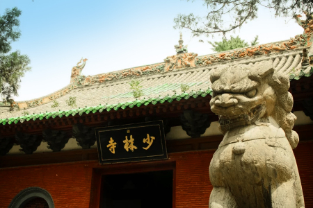 <龙门石窟-少林寺-开封巴士3日游>首日郑州火车站包接，连住市心快捷酒店，无购物，配景区耳麦讲解器价值20元体验VIP服务