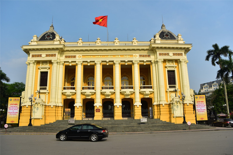 这就是河内歌剧院,建筑材料都是从法国运来的.