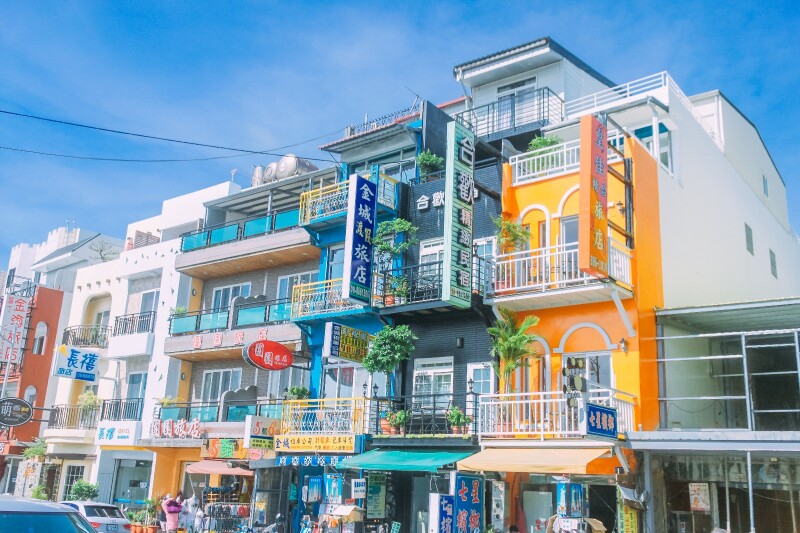 色彩斑斓的垦丁大街.我住的是金诚快捷旅店.