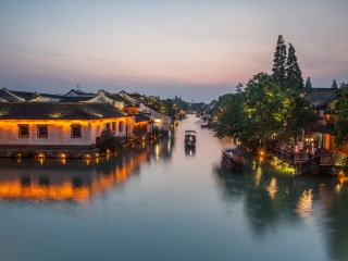上海迪士尼旅游几月份最合适_上海迪士尼八月份旅游_国庆上海迪士尼游价格