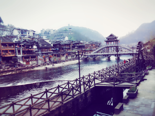 湖南鳳凰古城旅游組團(tuán)_湖南鳳凰古城九月旅游_2021年湖南鳳凰古城旅游團(tuán)報(bào)價(jià)