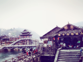 湖南鳳凰古城旅游組團(tuán)_湖南鳳凰古城九月旅游_2021年湖南鳳凰古城旅游團(tuán)報(bào)價(jià)