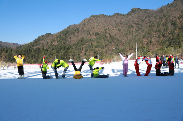 紫柏山国际滑雪场