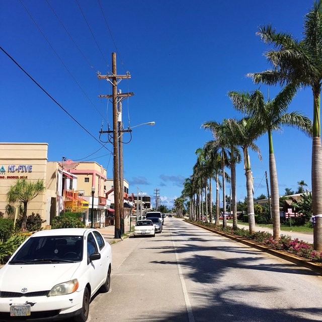 塞班市中心的滨海街道.