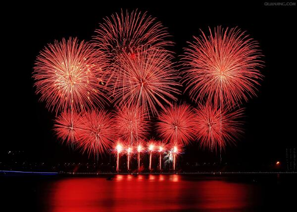 【台北101跨年烟火】_2017台北101跨年烟火