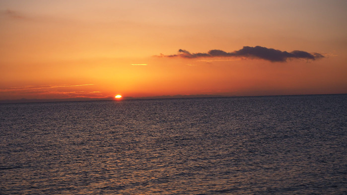 青海湖——太阳升起的美