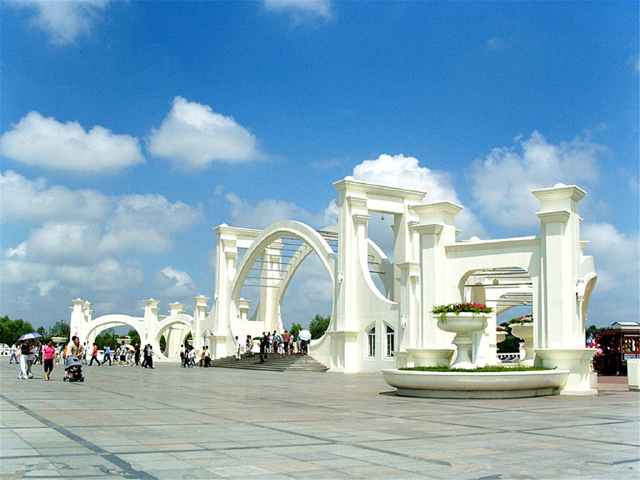 <沈阳故宫-长春-长白山-镜泊湖-哈尔滨-五大连池-黑龙山9日游