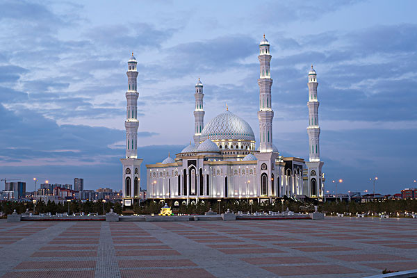 坦旅游必备物品_秋天去哈萨克斯坦旅游景点推