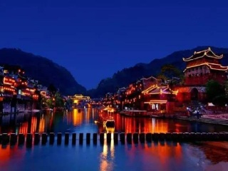湖南鳳凰古城旅游組團(tuán)_湖南鳳凰古城九月旅游_2021年湖南鳳凰古城旅游團(tuán)報(bào)價(jià)
