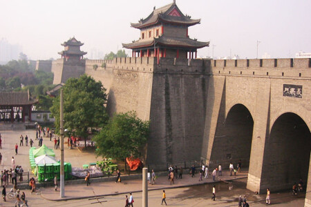 <西安兵马俑-华清池-明城墙-大雁塔广场-山西太原-平遥古城-乔家大院卧高4日游>含兵俑耳麦讲解，含大明宫收费区门票，升级自助午餐一顿