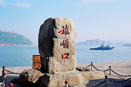 <大连旅顺-白玉山军港1日游>1单1团，3成人起订，4A白玉山/旅顺口景区/黄渤海分界线/军港/留声机博物馆，专业暖心导游讲解