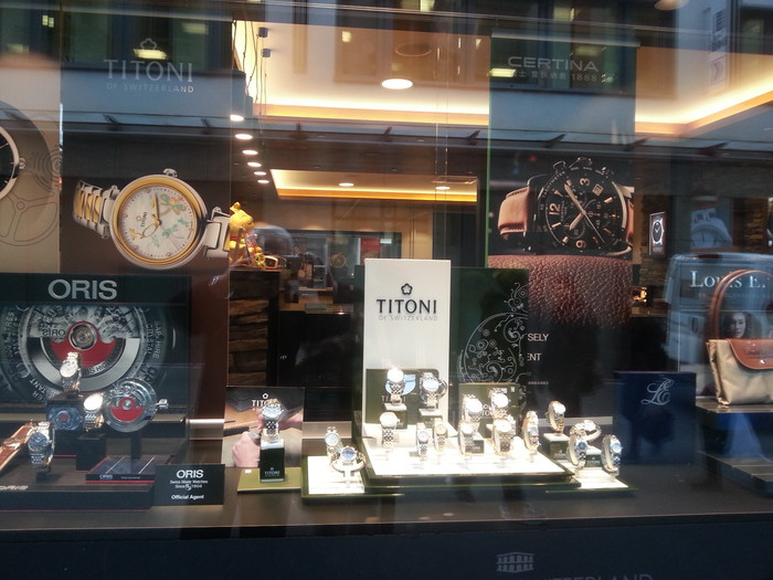 卢塞恩的瑞士钟表商店