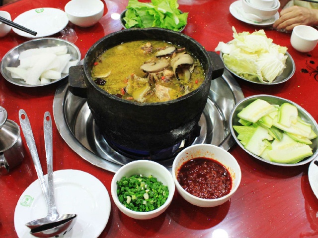 鲁朗石锅鸡