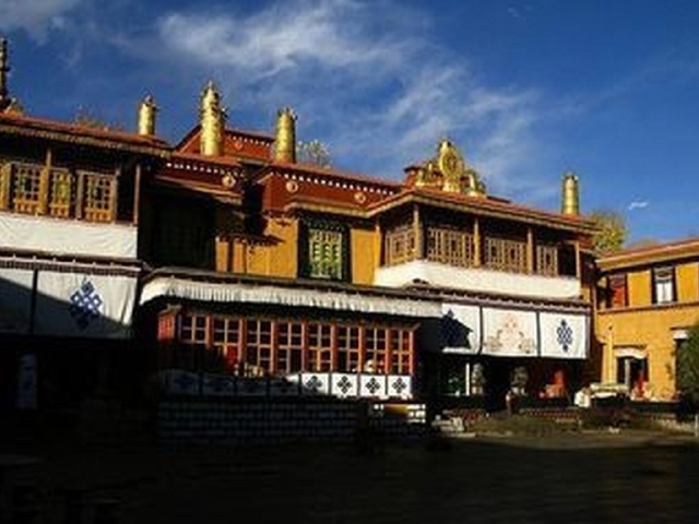 扎基寺 游玩时长:约30分钟 扎基寺位于拉萨