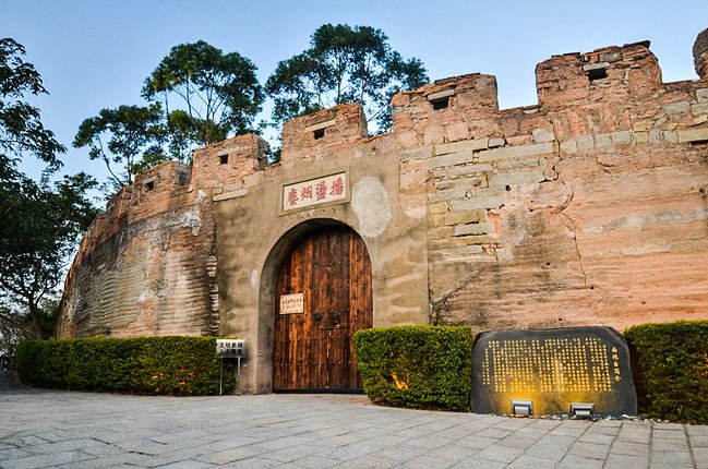 台湾,厦门与漳州三地中心区域的南炮台遗址,与胡里山炮台,日光岩炮台