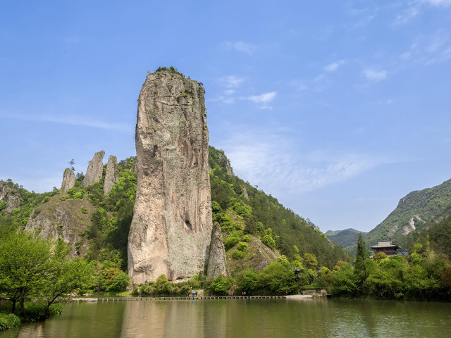 早餐后赴缙云游览国家4a级风景名胜区【仙都景区鼎湖峰】(门票挂牌60