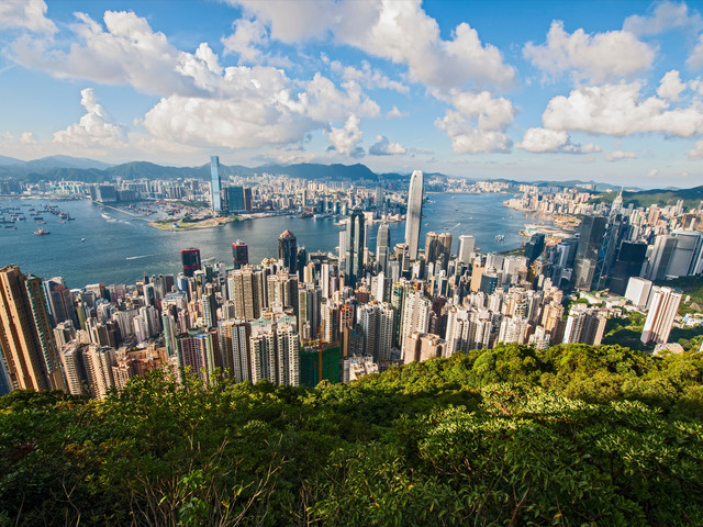 位于香港岛西北部,一直是香港的标志,也是香港深受欢迎的名胜景点之一