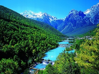 云南香格里拉特價旅游團報價_2021去云南香格里拉跟團多少錢_云南香格里拉游8月份報價