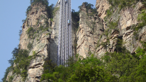 张家界-凤凰-天门山-玻璃栈道6日游>体验湘西风情,山水独秀,峰林险峻