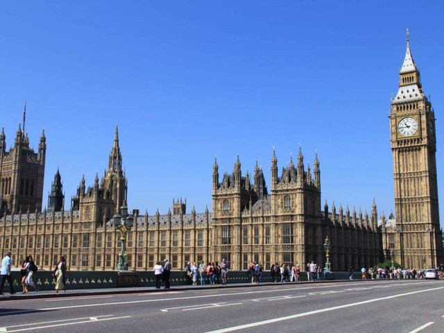 (以下景点总计不少于6小时)游览议会制度的发源地- 英国国会大厦(外观