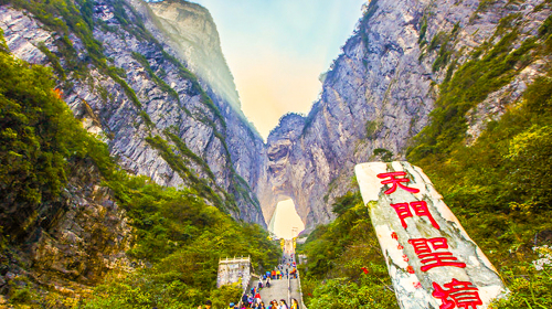 黄龙洞-天门山-玻璃栈道-凤凰古城3日游精华景点,无