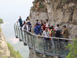 报团到云台山-龙门石窟-少林寺旅游_春节期间去云台山-龙门石窟-少林寺旅游_跟团到云台山-龙门石窟-少林寺旅游多少钱