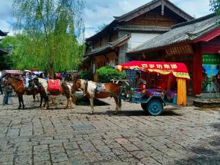 云南大理麗江最佳旅游路線(xiàn)_云南大理麗江旅游價(jià)格多少跟團(tuán)_云南大理麗江游花多少錢(qián)