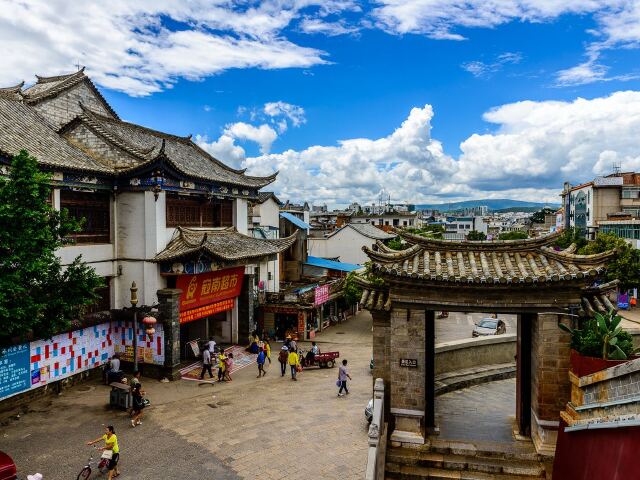  昆明-普者黑-建水-抚仙湖-九乡双飞5日游>8人纯玩小团,2成人起订