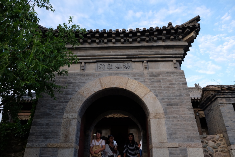 杨无敌祠,为纪念宋朝名将杨业而修建,远近
