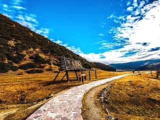 云南香格里拉高端品質(zhì)旅游團(tuán)_去云南香格里拉報(bào)團(tuán)多少錢_云南香格里拉旅游要多少錢2021