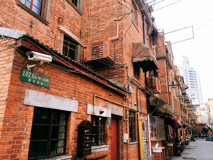 迄今为止,静安别墅仍然是上海最大的新式里弄住宅群,属于2005年上海市
