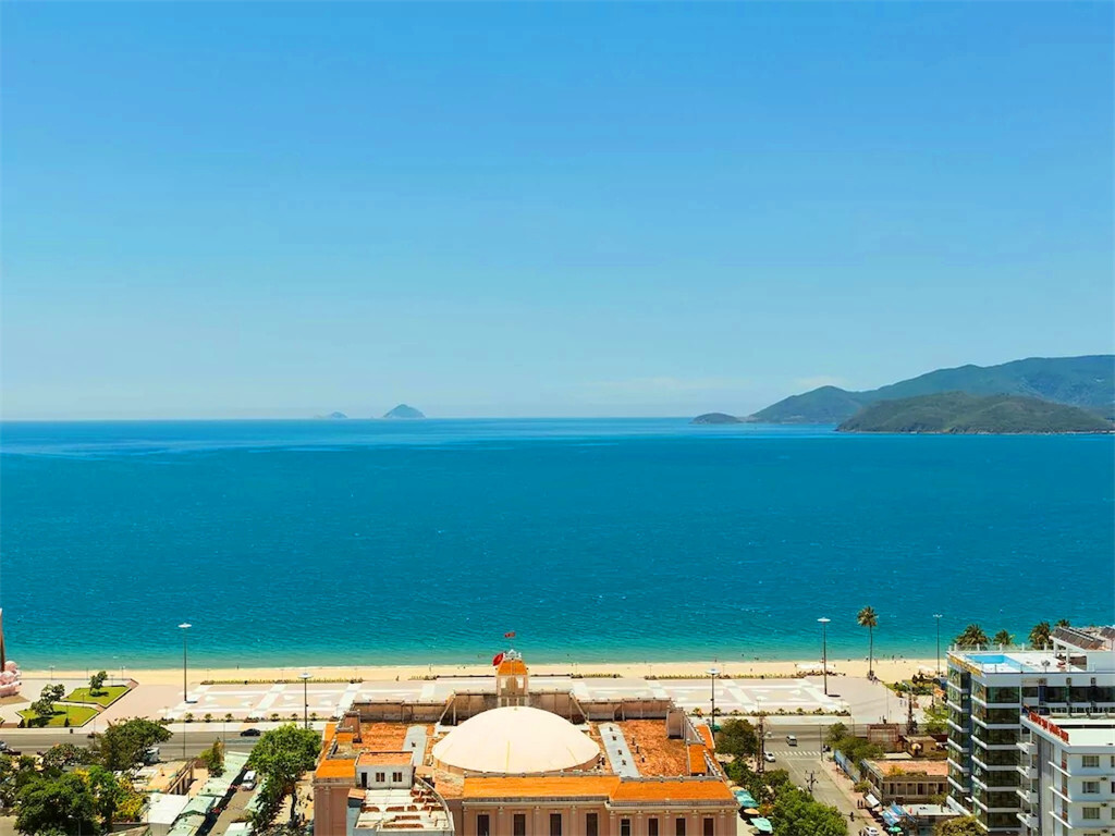 酒店住客可以在游览thap tram huong, tran phu bridge, nha trang