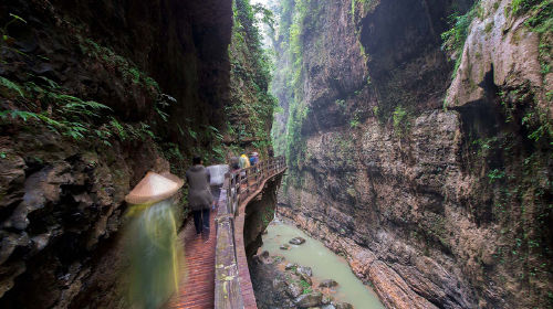 云龙河地缝