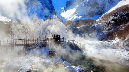 泡长白山硫磺矿物温泉,滑雪雾凇摄影