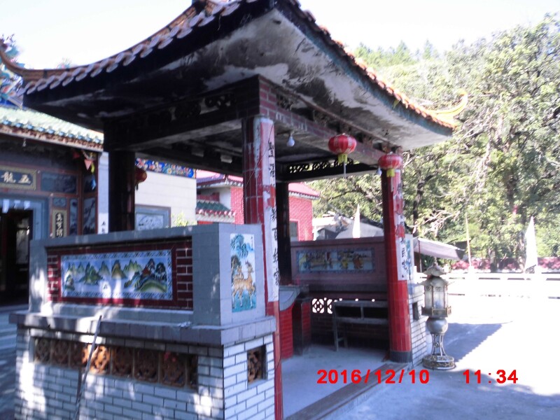 面拍摄远方的“秋塘水库”及山脚下的谭公庙。谭公祠谭公祠谭公祠谭公祠