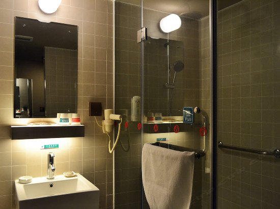 hotelPic