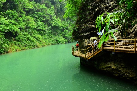 <宝峰湖-天门山玻璃栈道-大峡谷玻璃桥3日游>行程更轻松，景色正美，时光正好，张家界两大热门景点任您挑战