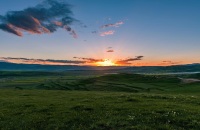 观赏草原日落